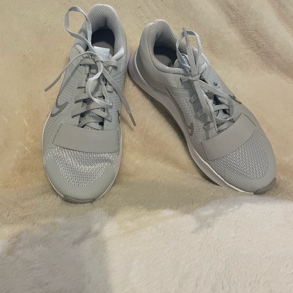 New with box Nike women’s MC Trainer 2 size 5. - Picture 3 of 8